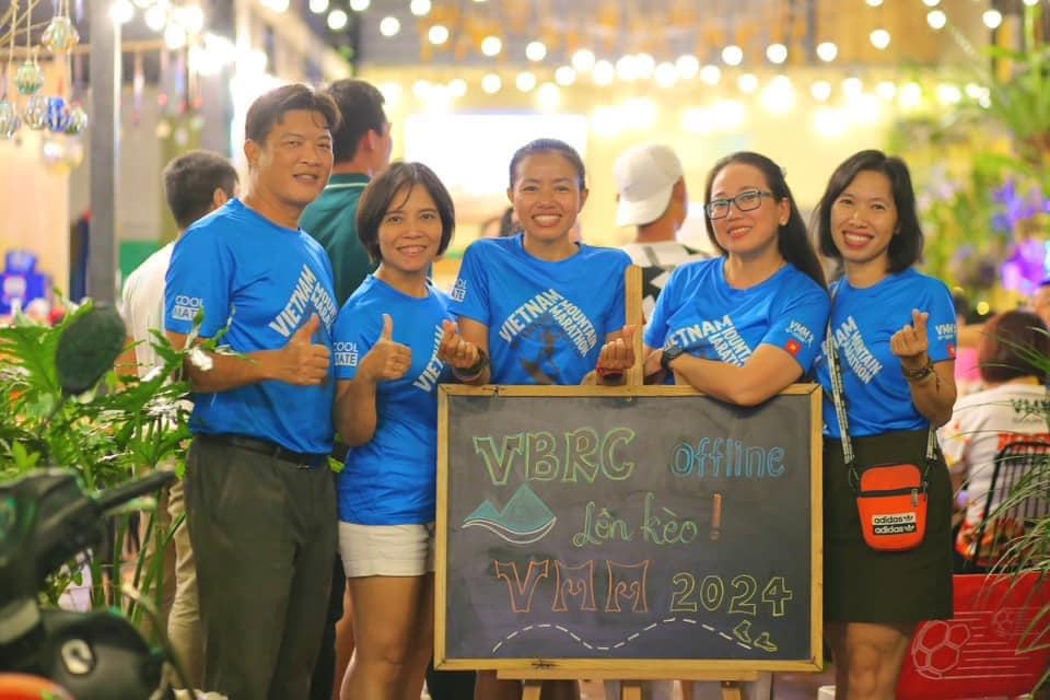 Le Thi Hang with her friends wearing VMM T-shirts